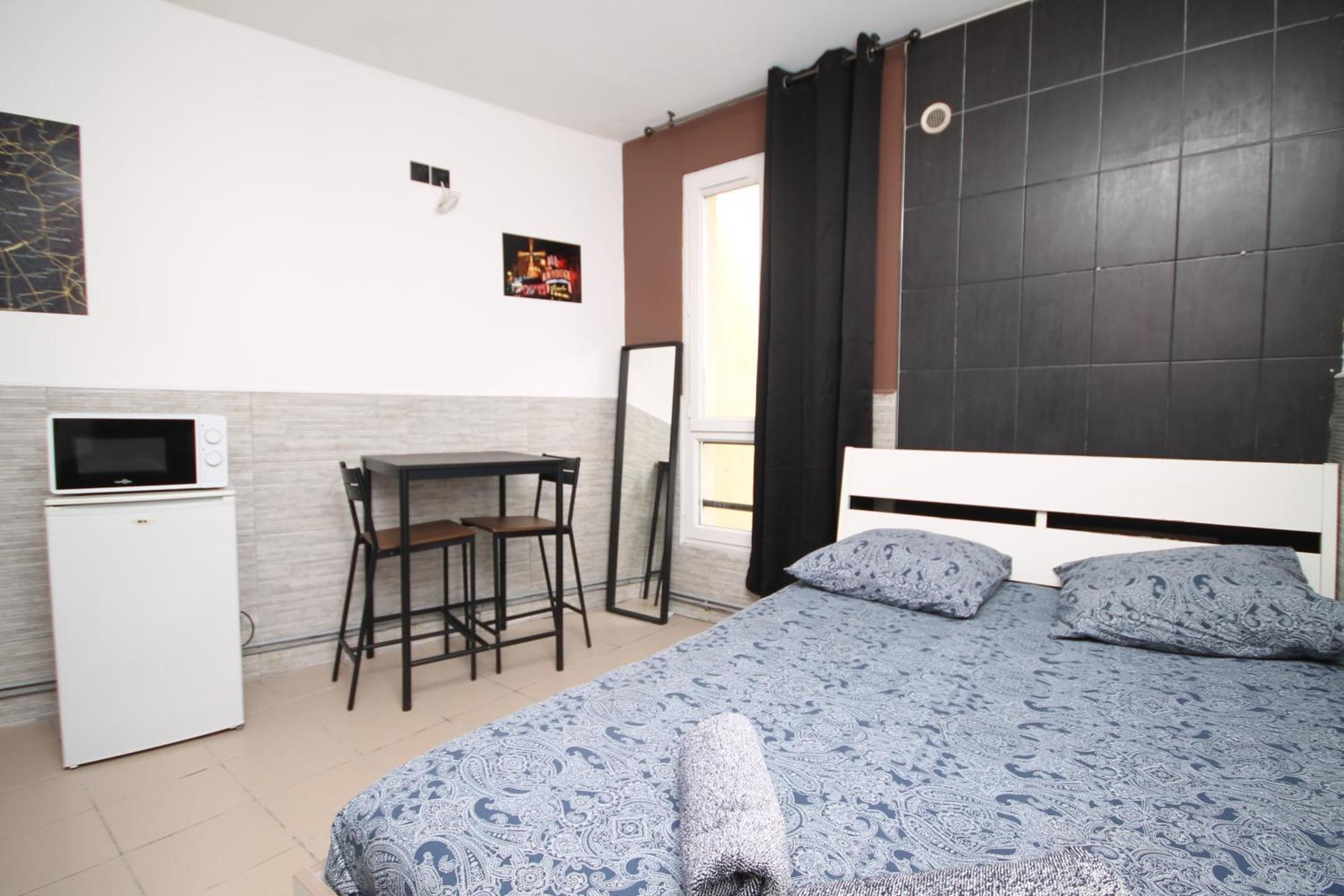 04 - Chambre Avec Lit Double Proche Paris Et Transports Wifi Сен-Дени Экстерьер фото